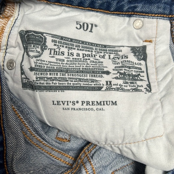 NWT Levi's 501 Women's Blue Denim Shorts Mid Rise Size 27 - Picture 7 of 8